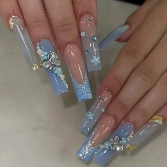 24 Pieces Fake Rhinestone press on nails - Picture 2 of 7